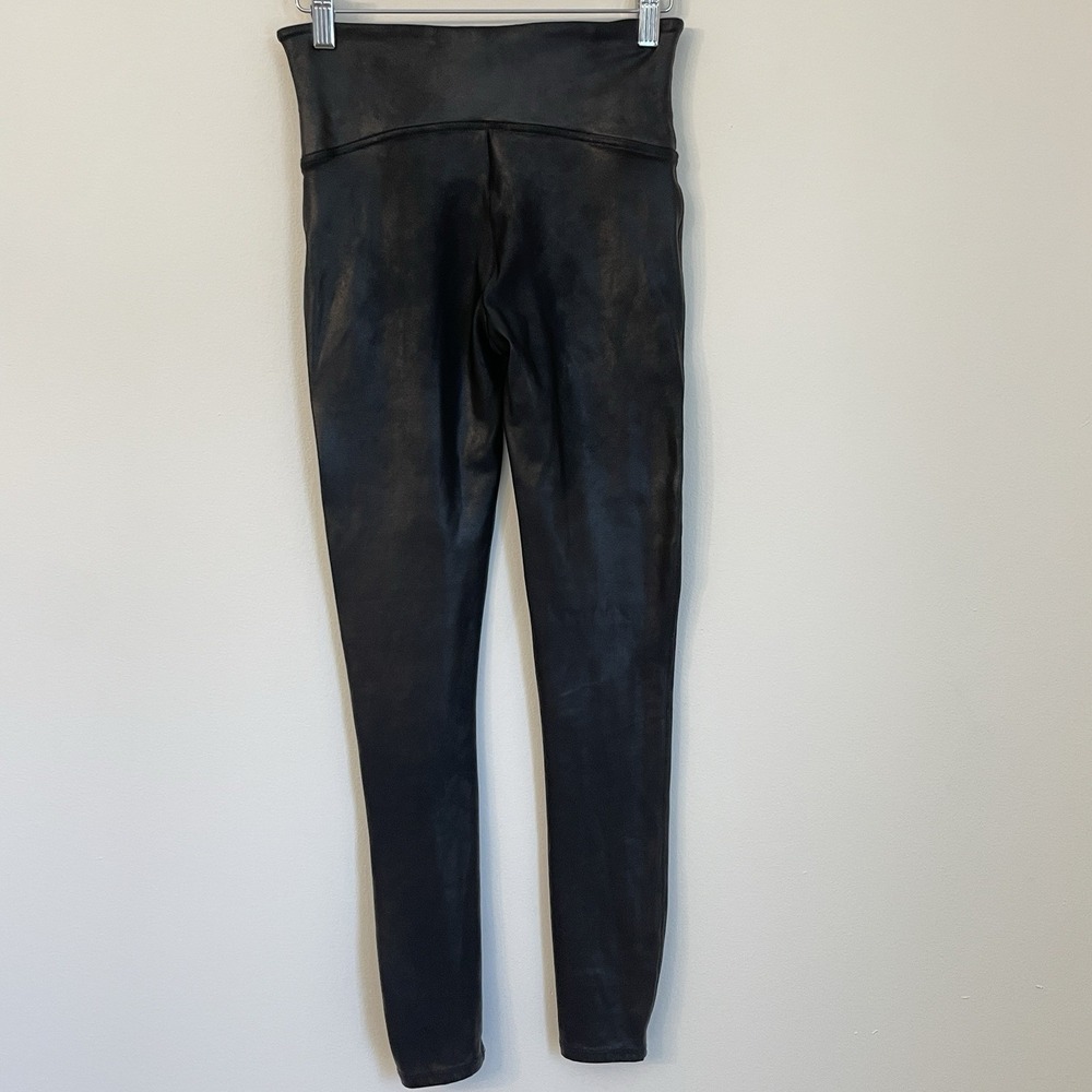 SPANX High Waisted Faux Leather Leggings M Black Pebbled Texture Yoga Athleisure - Picture 10 of 14